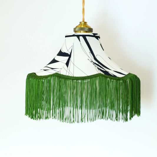 Suspension pagode vintage tissu viscose noir et blanc et franges vertes. Abat jour fait main