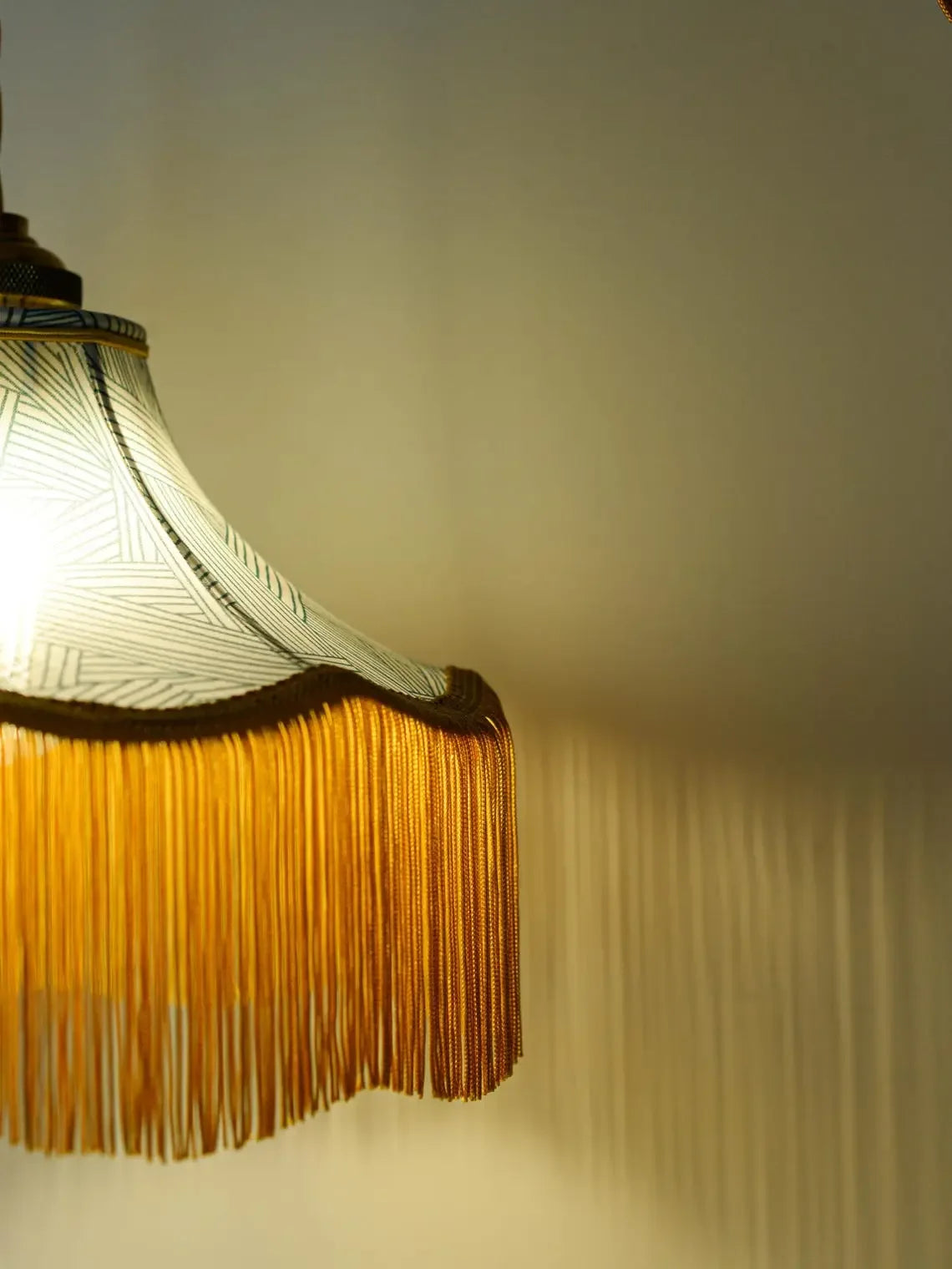 Baladeuse pagode tissu viscose vert et blanc/franges dorées - Lumière à tous les Etages