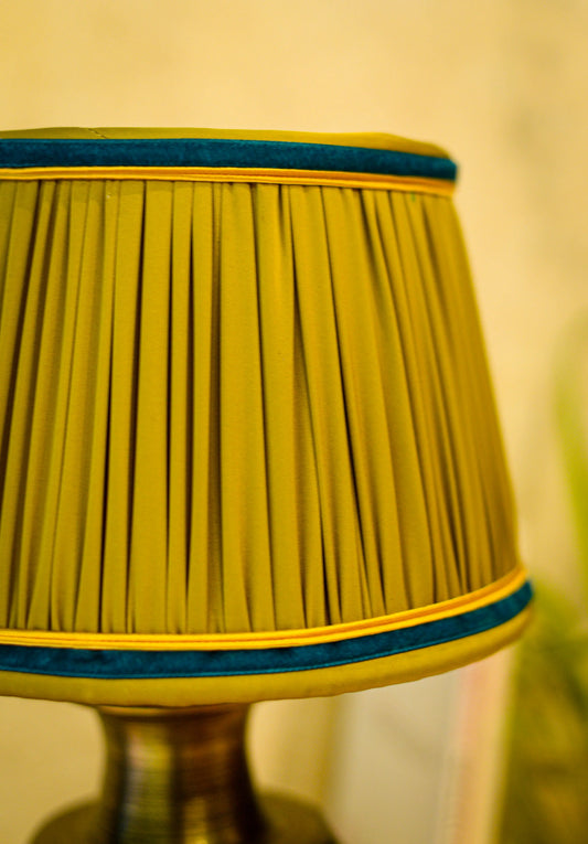 Abat-jour froncé vert olive - Lumière à tous les Etages