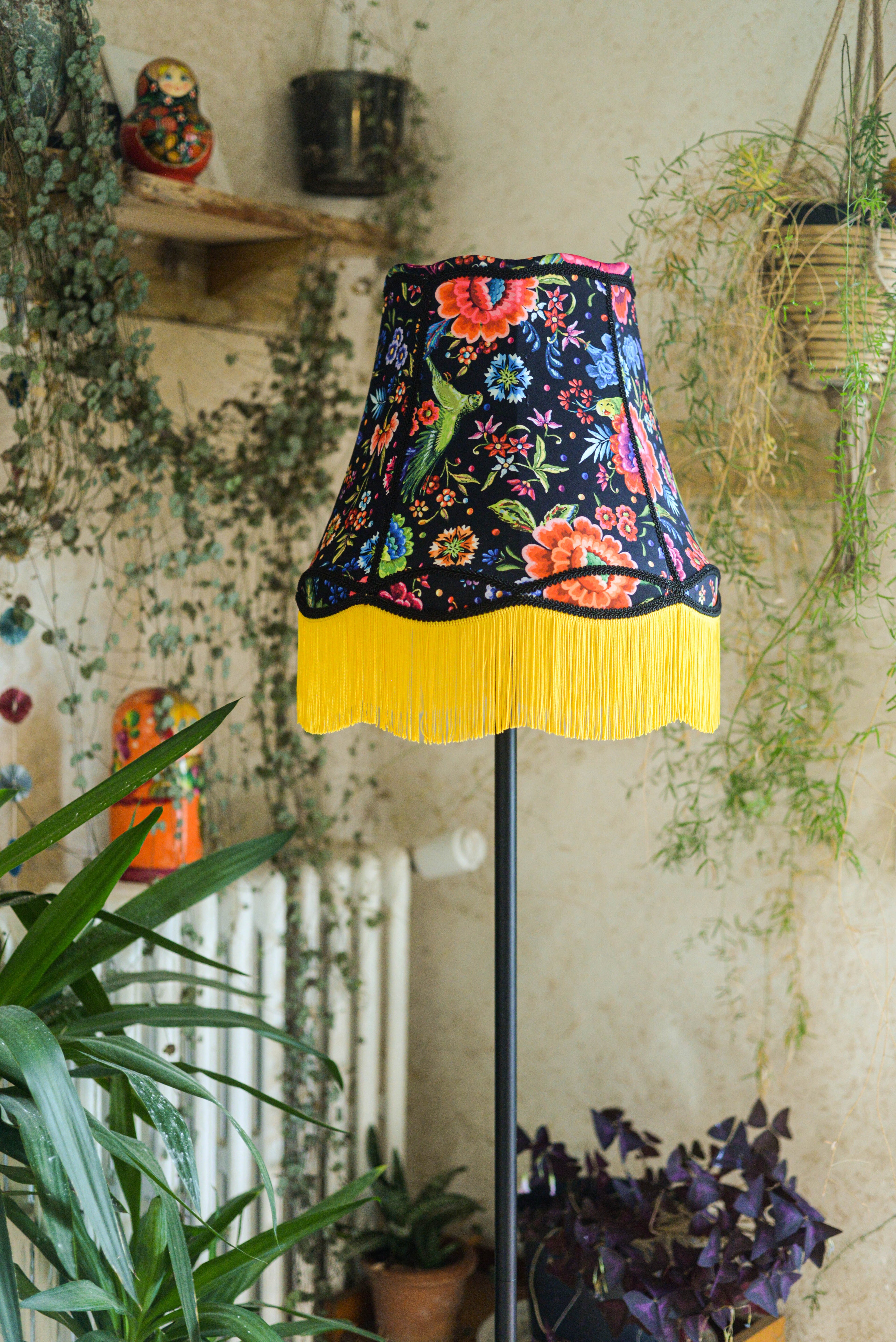 abat-jour original et artisanal style vintage tissu velours odile bailloeul et frangesjaune