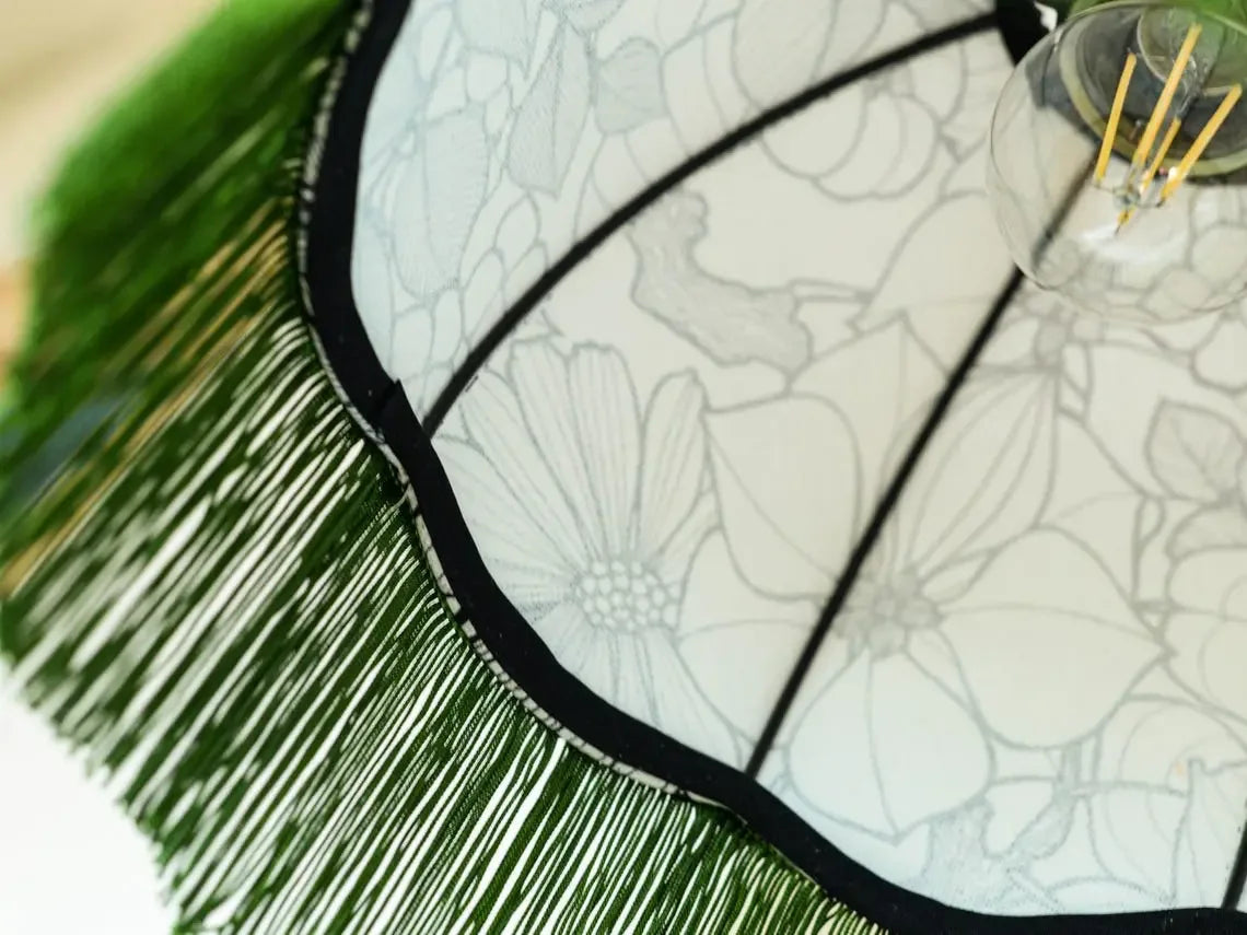 Baladeuse dôme vintage tissu noir et blanc/franges vertes - Lumière à tous les Etages