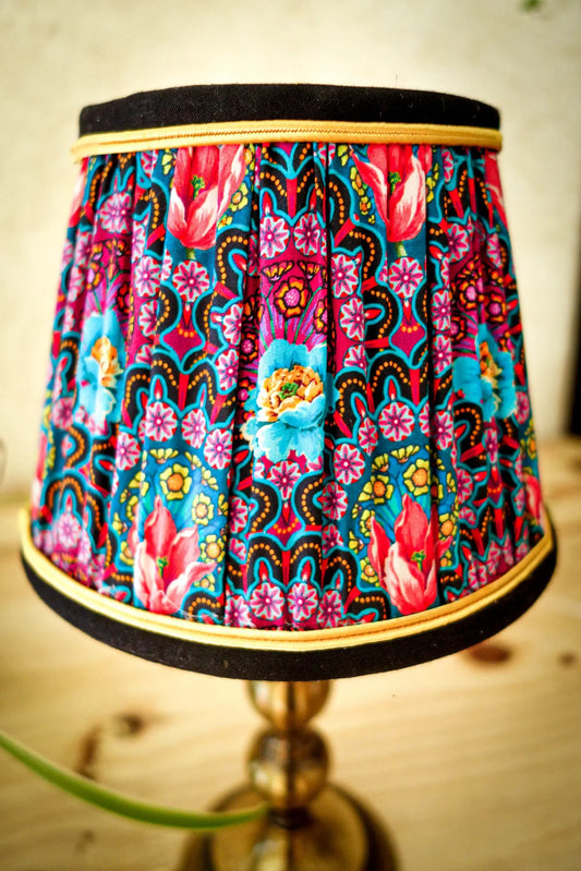Petit abat-jour plissé tissu fleuri - Lumière à tous les Etages