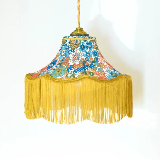 abat jour en forme de pagode. Suspension vintage à franges. Création artisanale réalisée en Bretagne