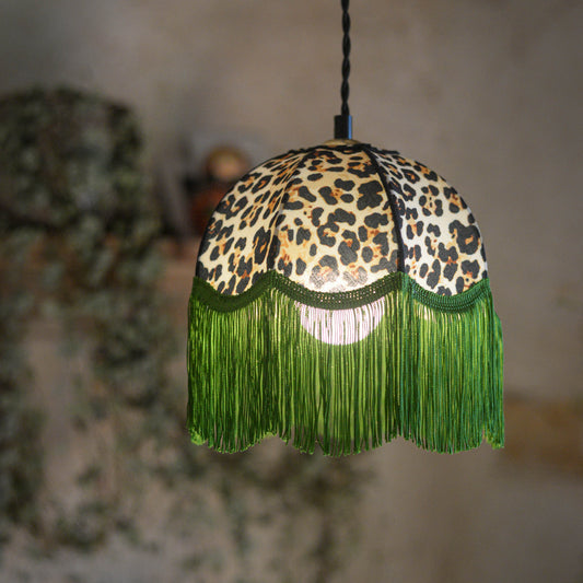 abat jour en forme de dôme en tissu léopard et franges vertes