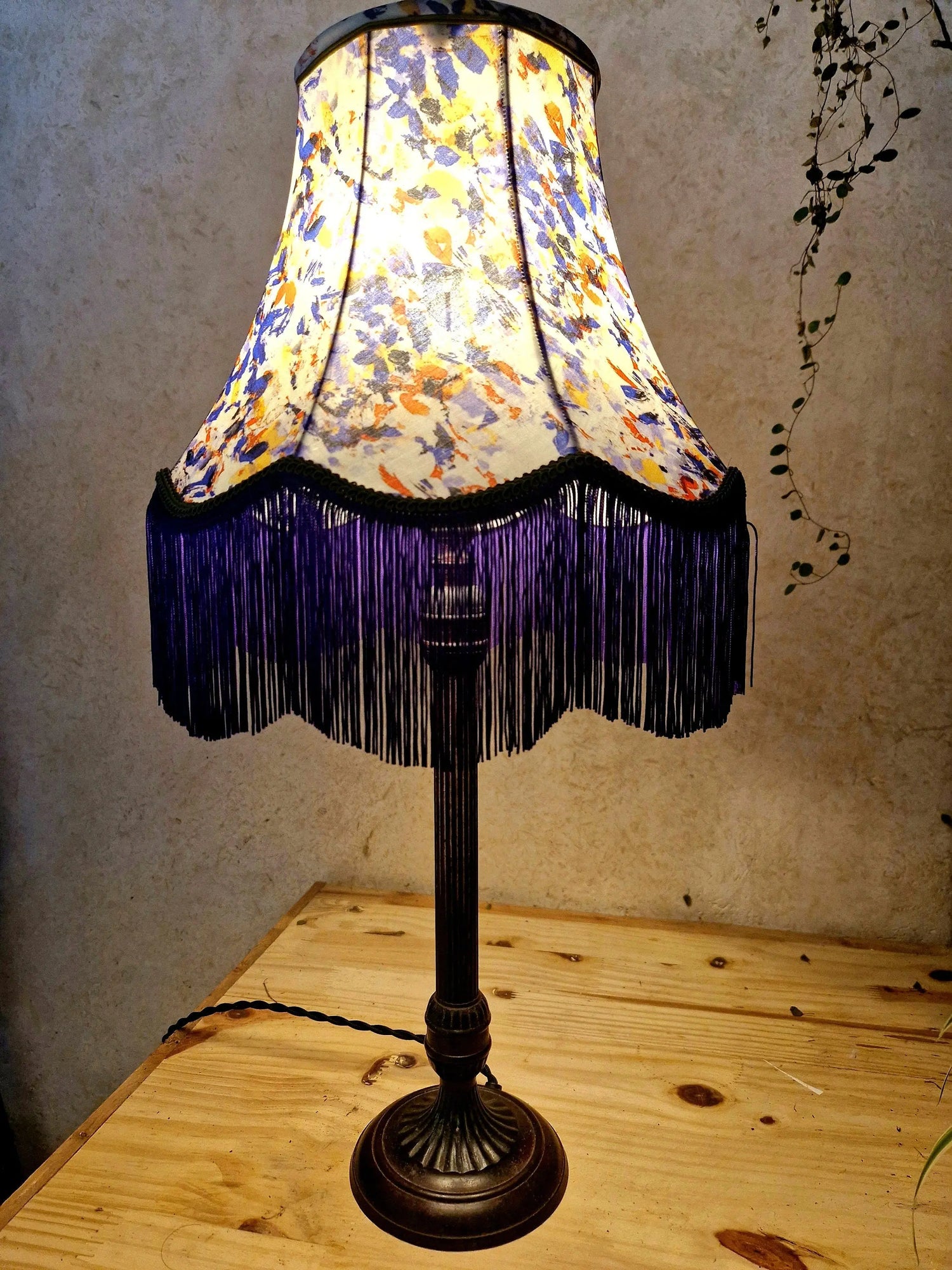 Abat-jour pagode pour pied de lampe de style retro vintage avec des franges violettes