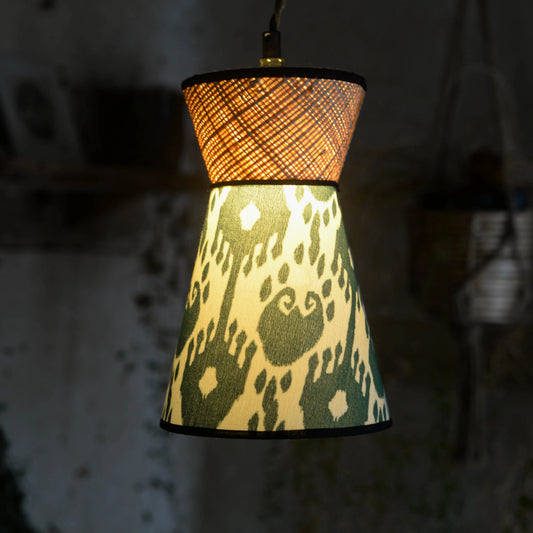 Baladeuse diabolo en rotin naturel et tissu ikat vert - Lumière à tous les Etages 