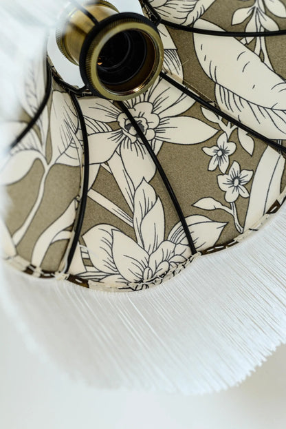 Baladeuse suspendre pagode tissu satin kaki/franges écrues - Lumière à tous les Etages 