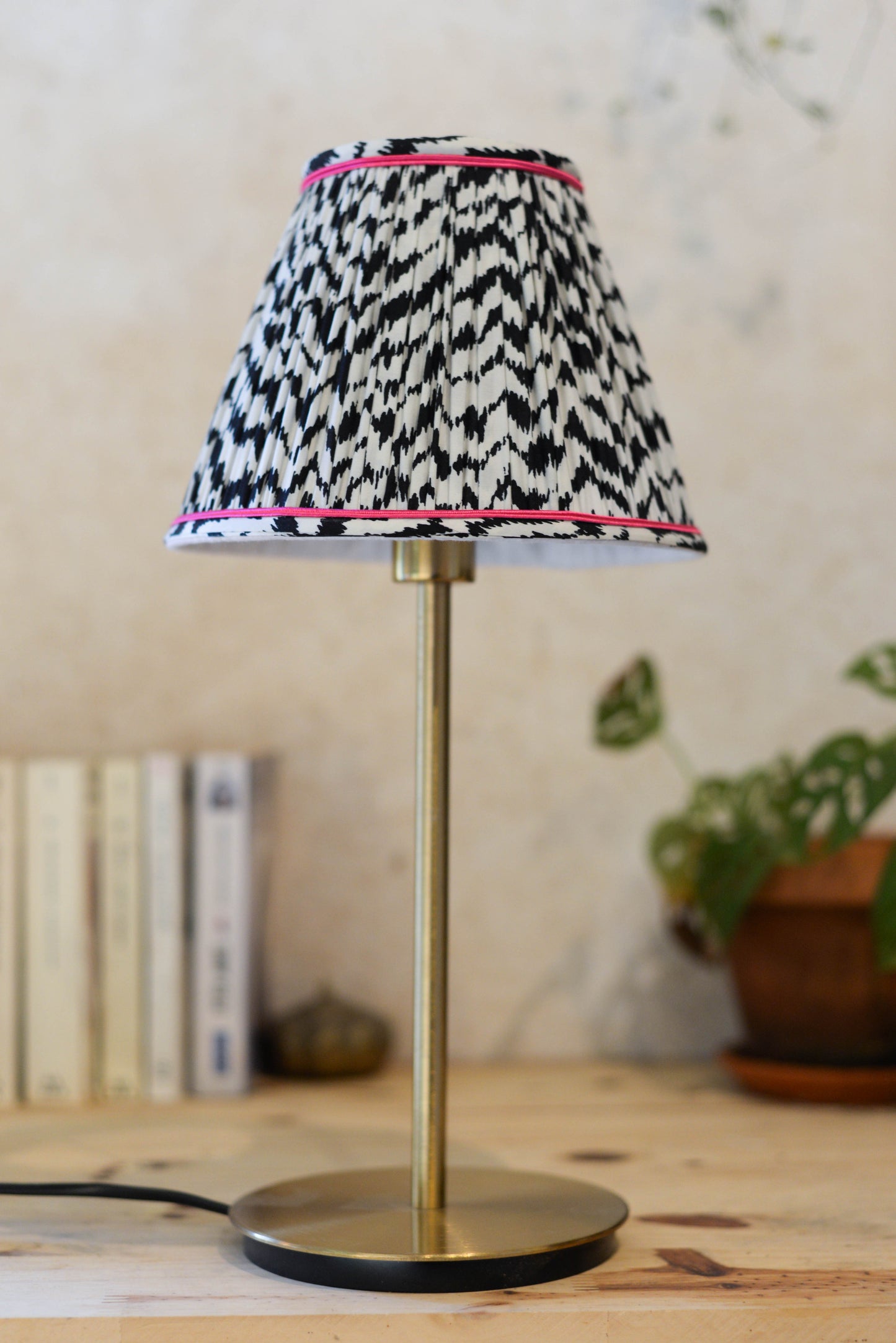 Solène~Abat-jour plissé noir et blanc