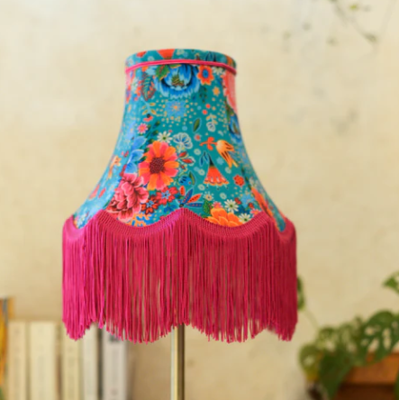 petit abat-jour pagode en velours bleu turquoise et franges roses