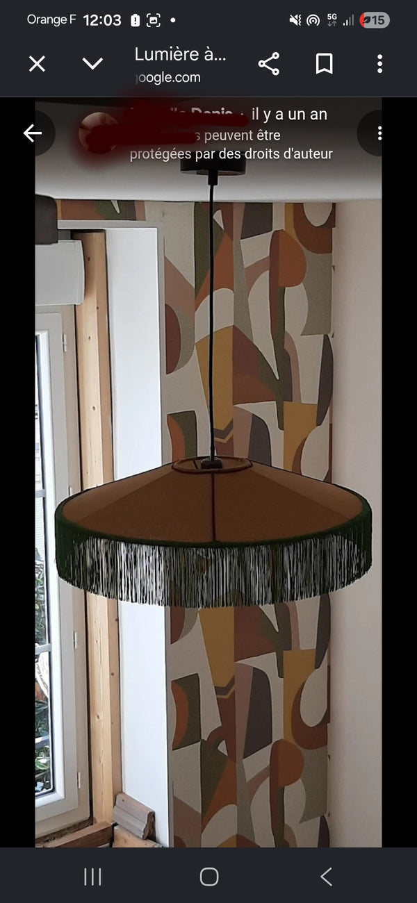 réalisation d'un abat-jour sur mesure en forme de chapeau chinois et franges vertes. Décoration vintage