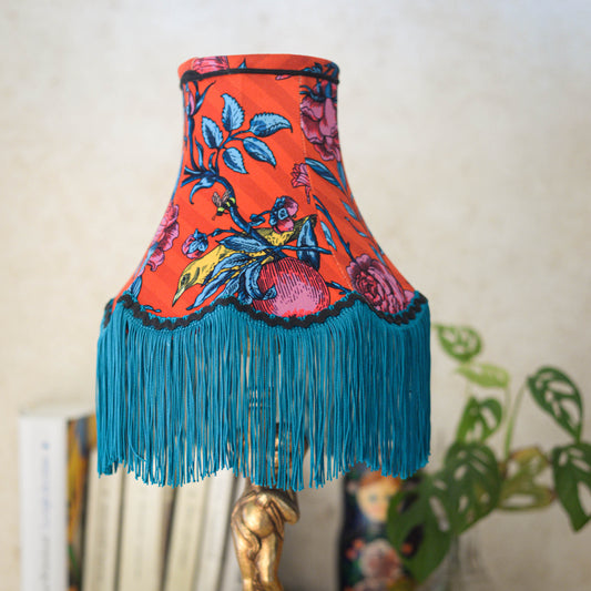 abat jour bohème pour pied de lampe fait à la main en velours rouge et franges bleu canard