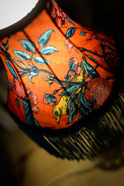 abat jour bohème pour pied de lampe fait à la main en velours rouge et franges bleu canard
