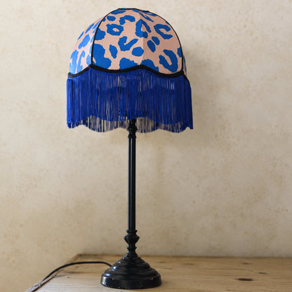 abat jour dôme pour pied de lampe léopard rose et franges bleues