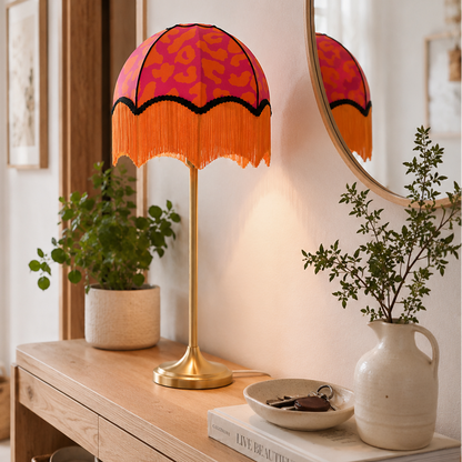abat jour dome à franges vintage rose et orange dans une entrée. Abat-jour original sur mesure artisanat rennes