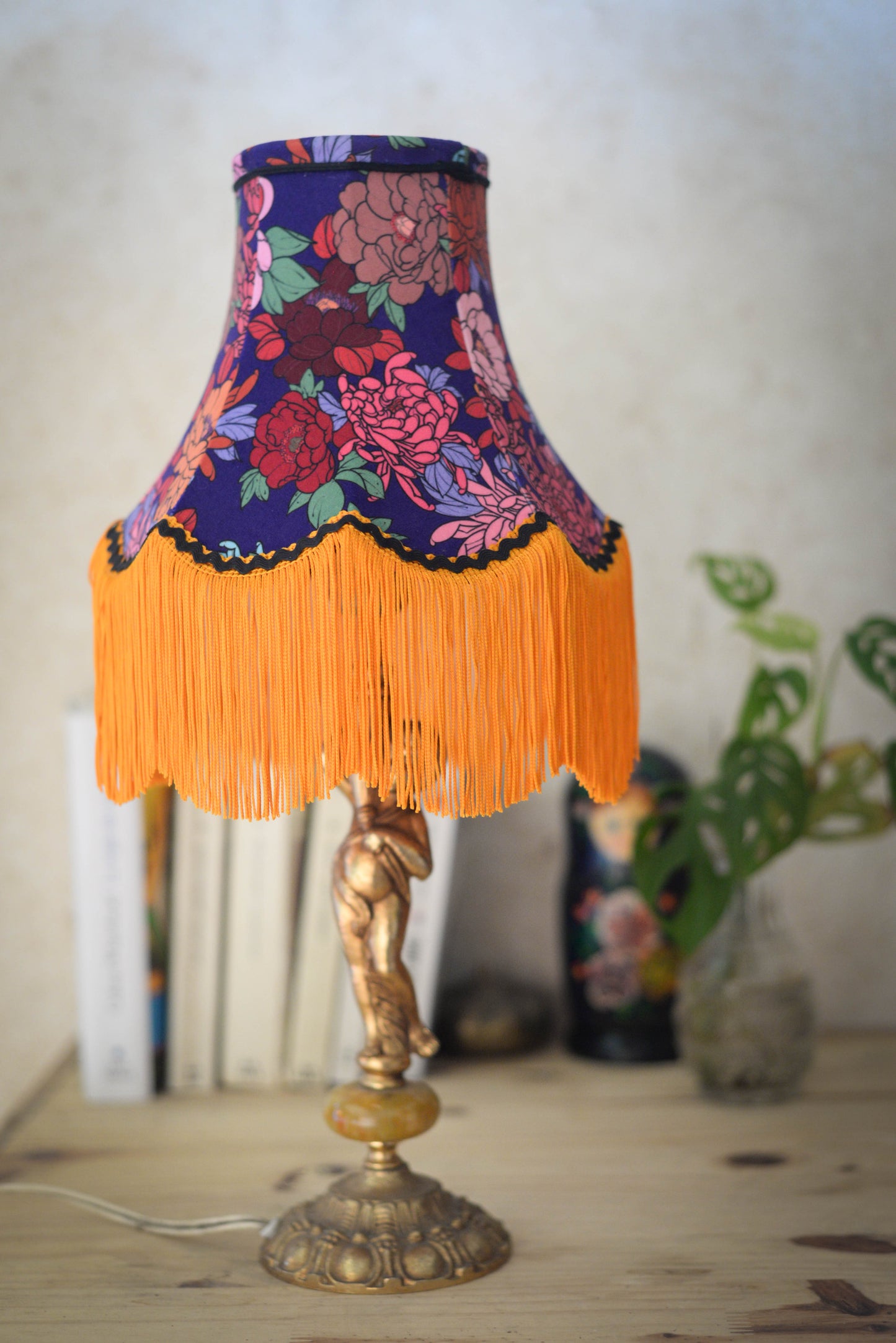 abat jour pour pied de lampe vintage en tissu de velours violet et franges orange