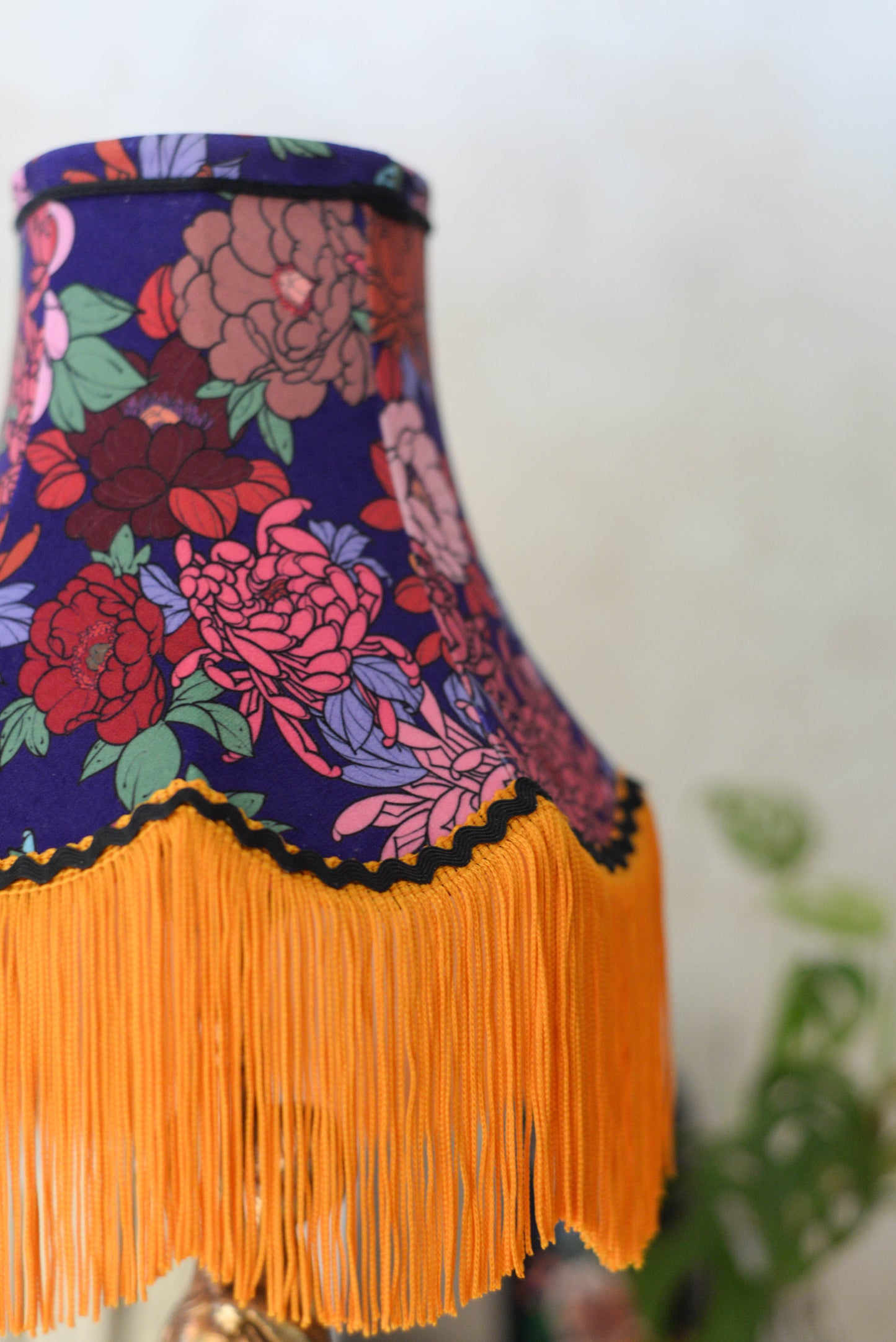 abat jour pour pied de lampe vintage en tissu de velours violet et franges orange