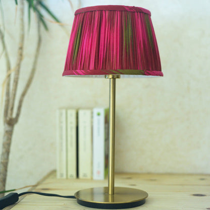 Abat-jour en tissu froncé fuchsia fait main en Bretagne Lumière à tous les Etages 