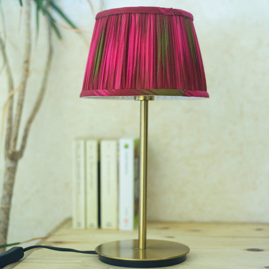 Abat-jour en tissu froncé fuchsia fait main en Bretagne Lumière à tous les Etages 