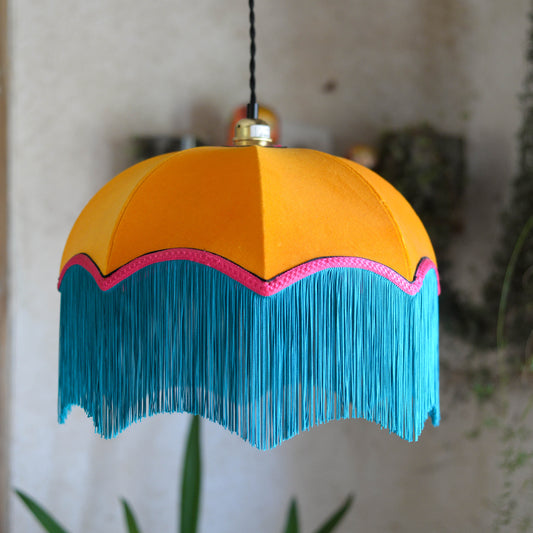 Abat-jour suspension vintage original en velours orange et franges bleue