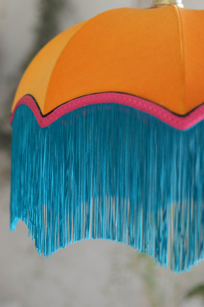 Abat-jour suspension vintage original en velours orange et franges bleue