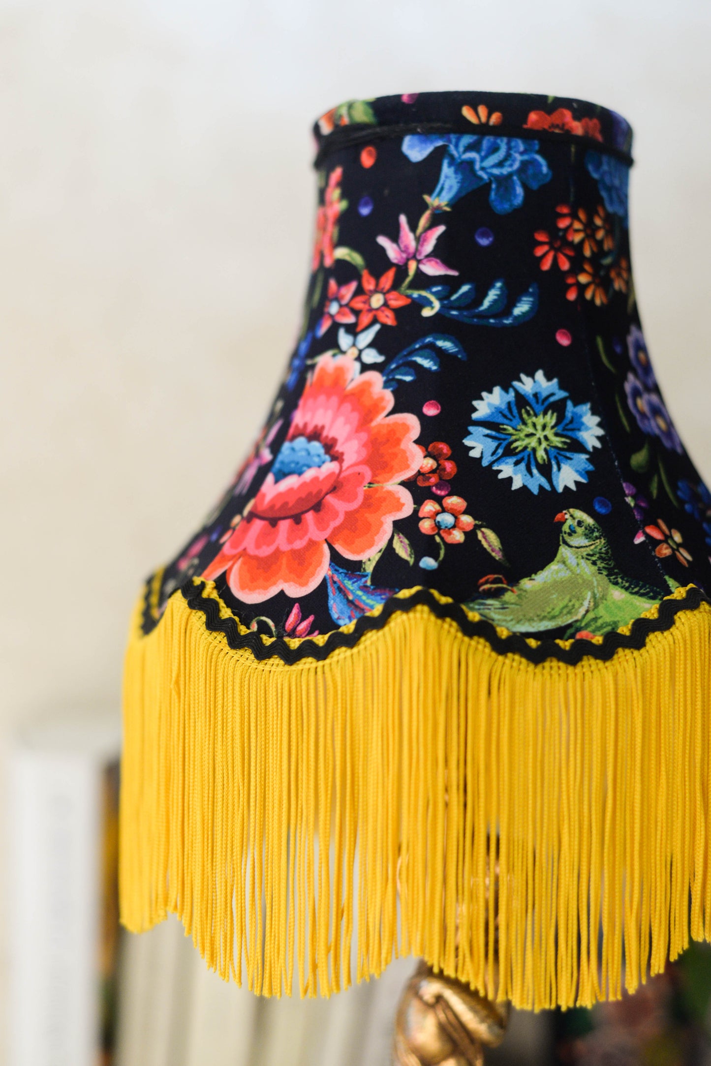 Chloé | Abat-jour retro velours fleuri et franges jaunes