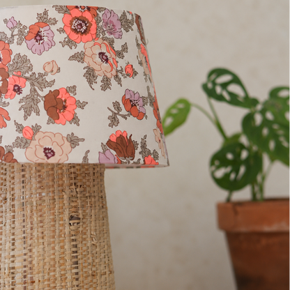 lampe à poser en raphia et liberty