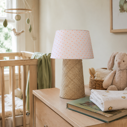 Lampe à poser dans une chambre de bébé. Cadeau de naissance original. Fabrication artisanale en Bretagne