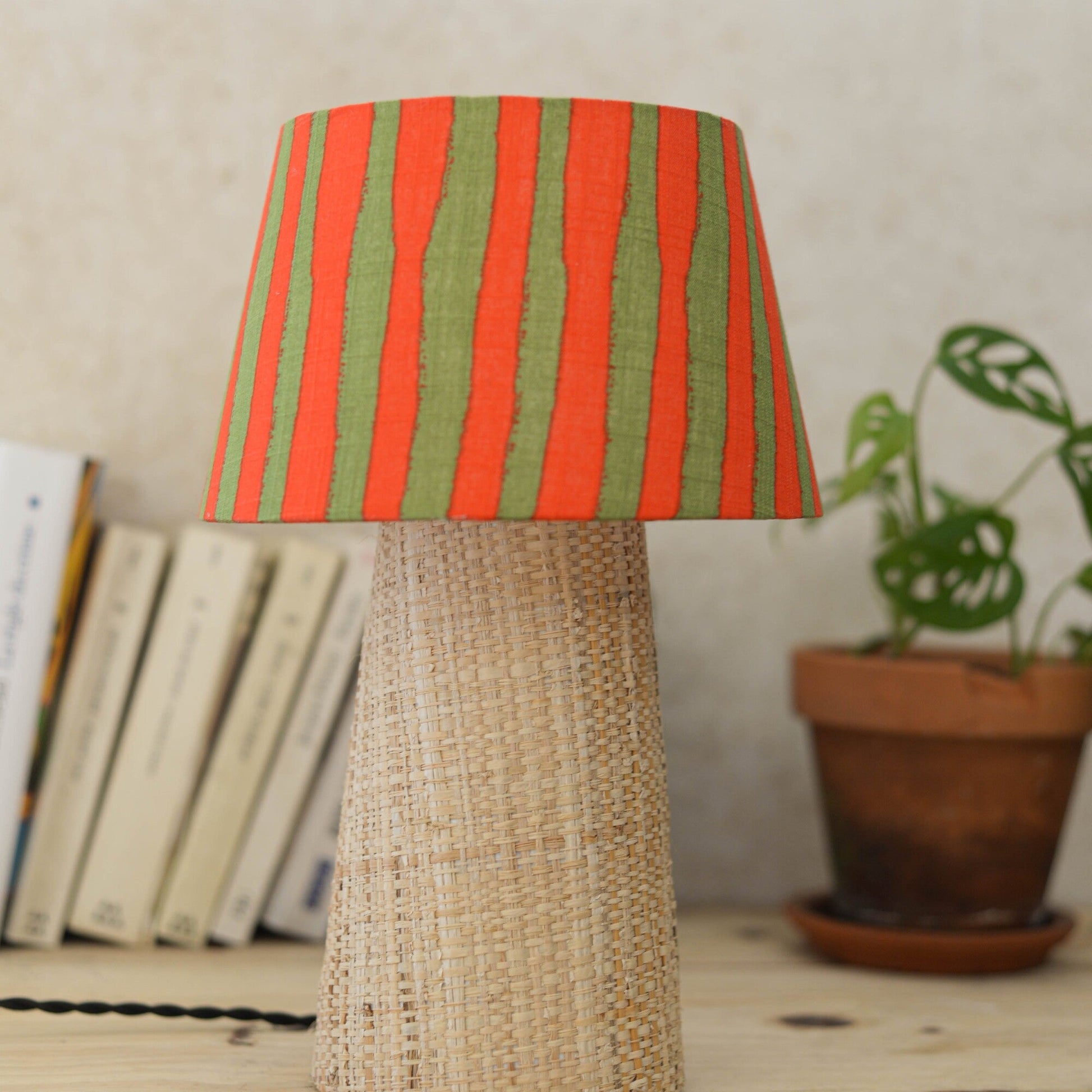 Lampe à poser colorée Mado – vue de face