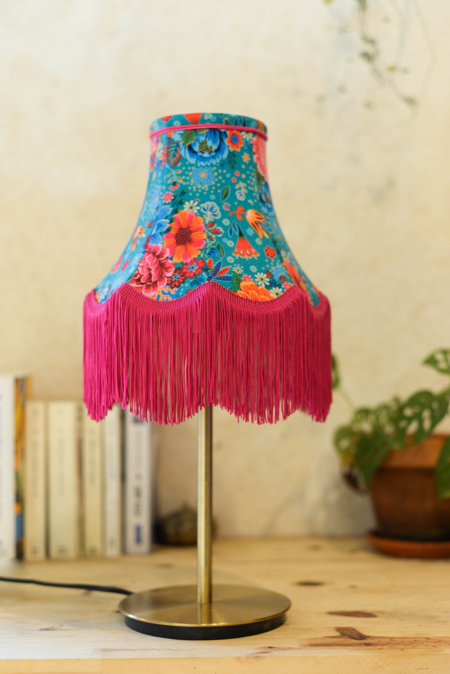 petit abat-jour pagode à franges vintage aux couleurs vibrantes. Tissu de velours. Fabrication artisanale rennes