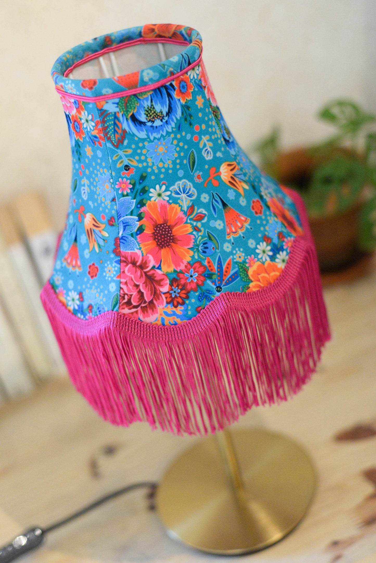 petit abat-jour pagode à franges vintage aux couleurs vibrantes. Tissu de velours. Fabrication artisanale rennes