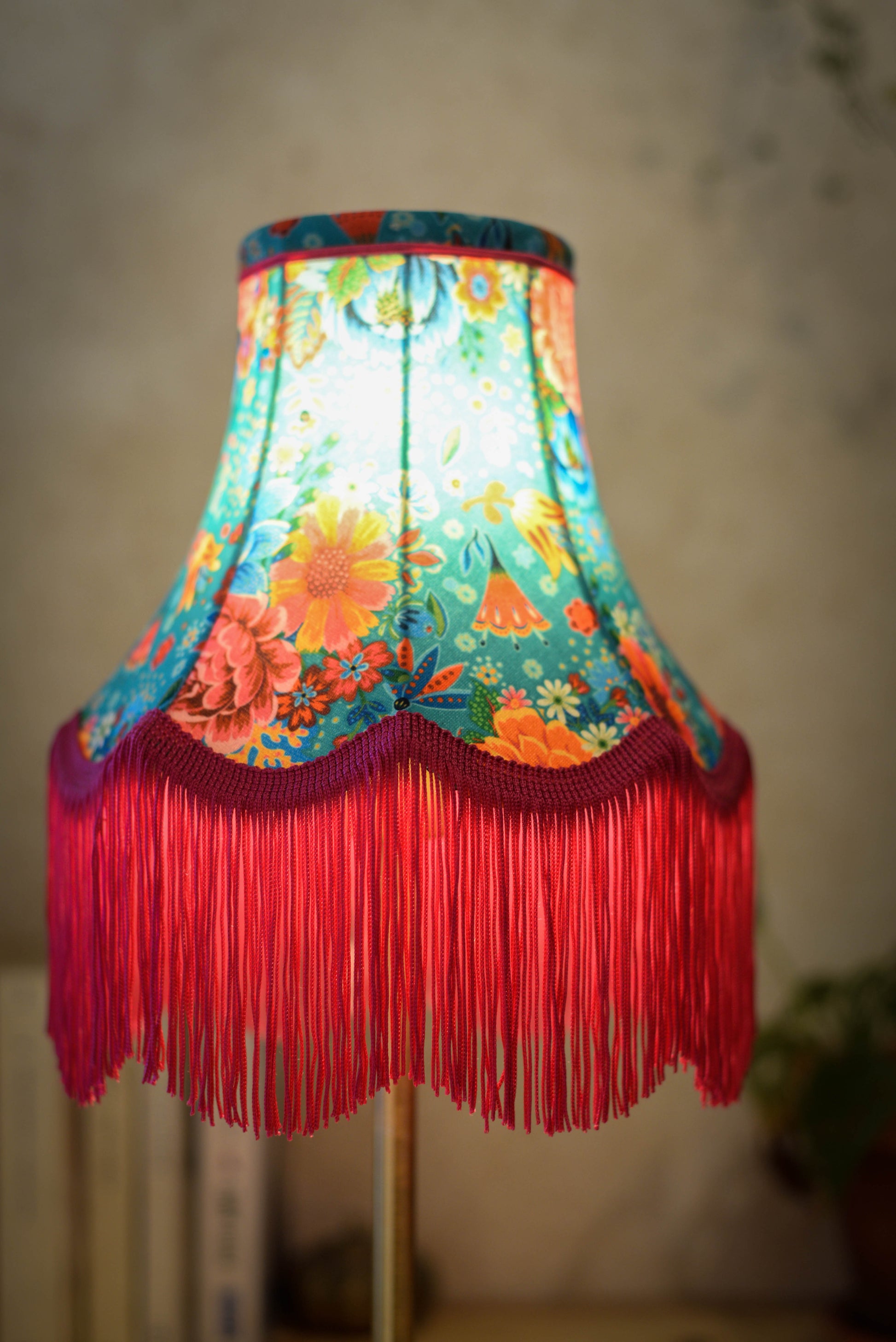 petit abat-jour pagode à franges vintage aux couleurs vibrantes. Tissu de velours. Fabrication artisanale rennes