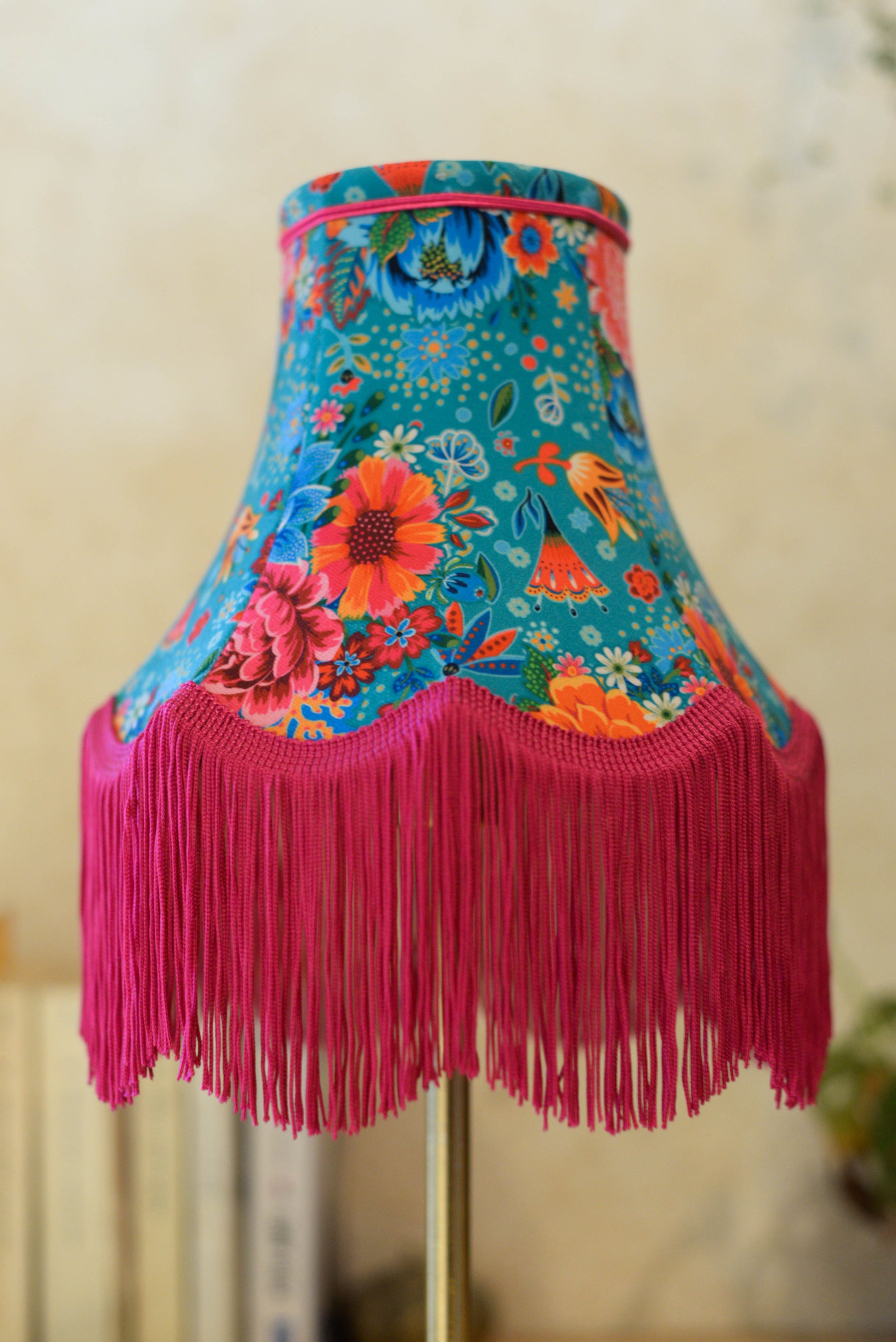 petit abat-jour pagode à franges vintage aux couleurs vibrantes. Tissu de velours. Fabrication artisanale rennes